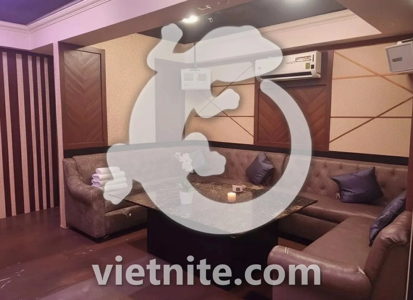 호치민 퍼블릭 가라오케 인테리어