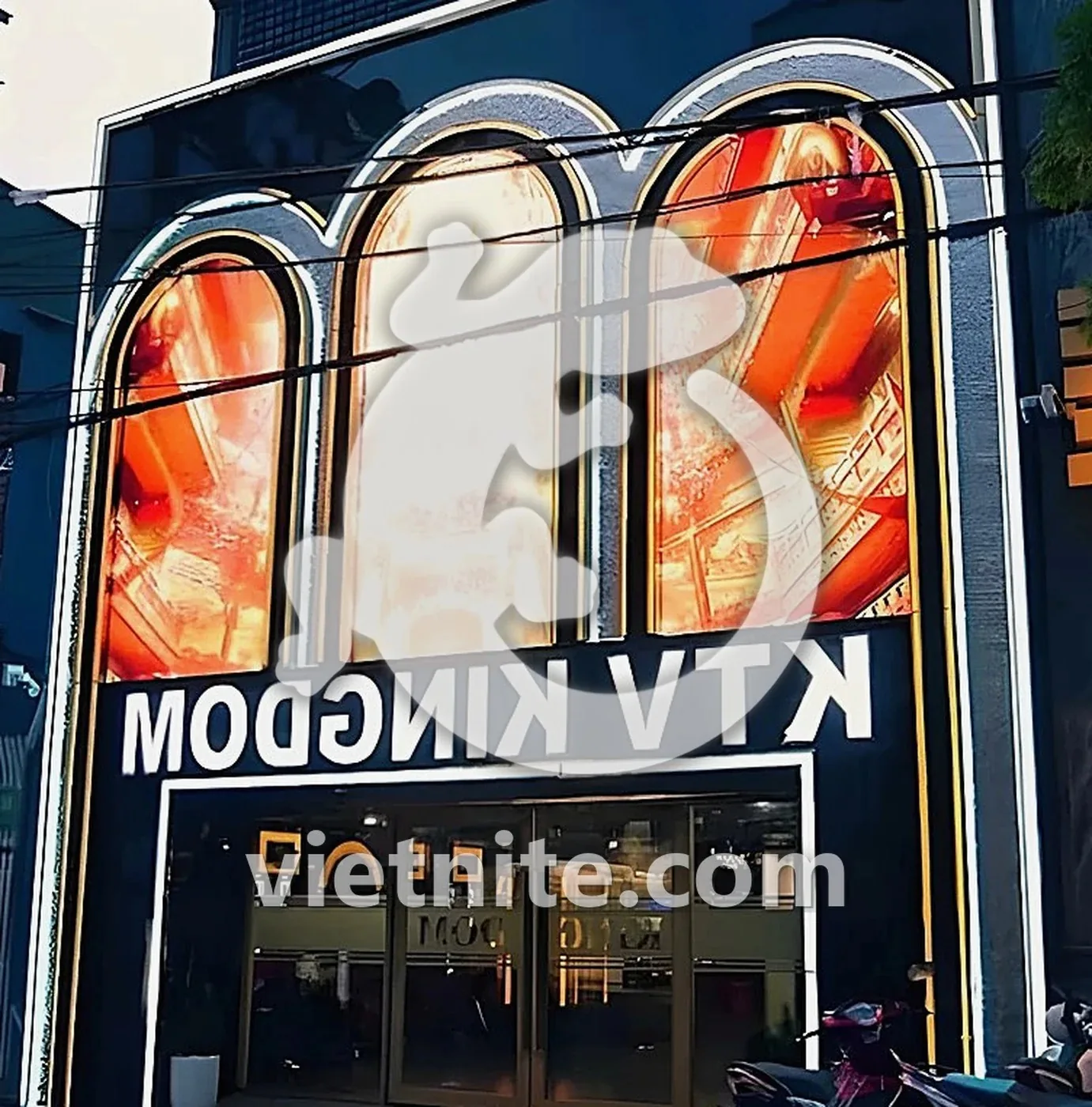 나트랑 킹덤 가라오케 외관과 간판