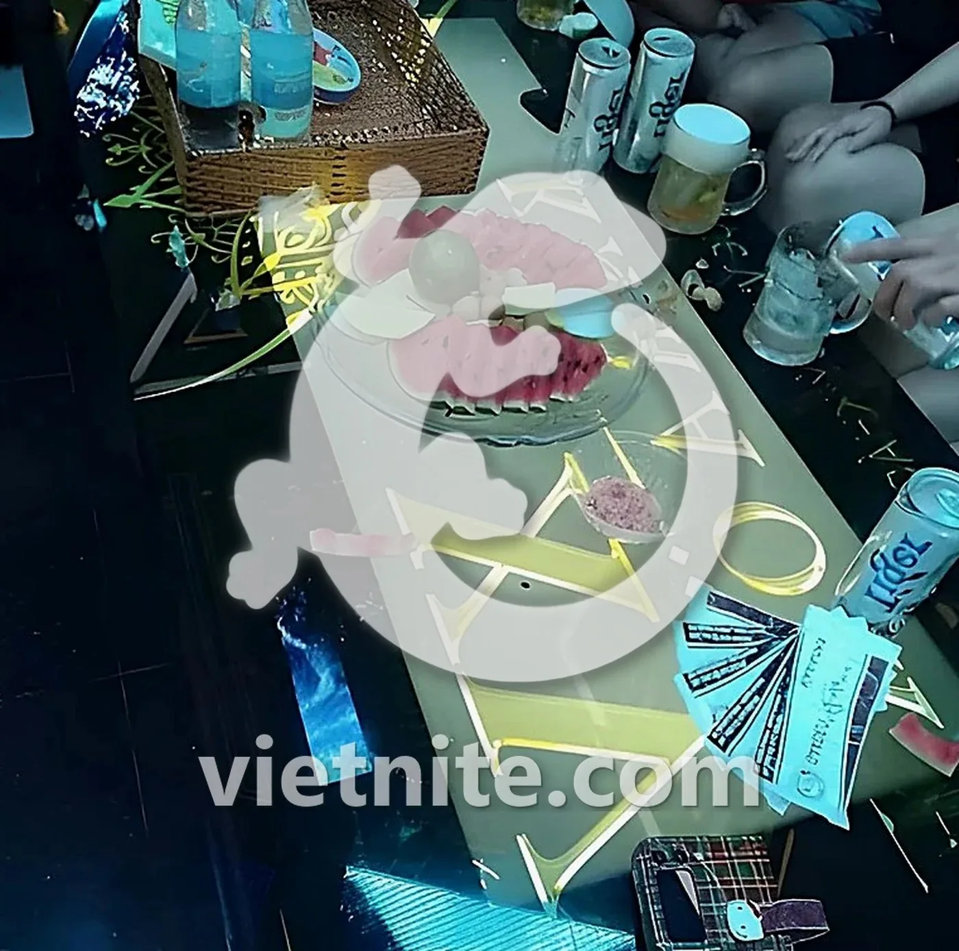 나트랑 킹덤 가라오케 주류와 세트 세팅