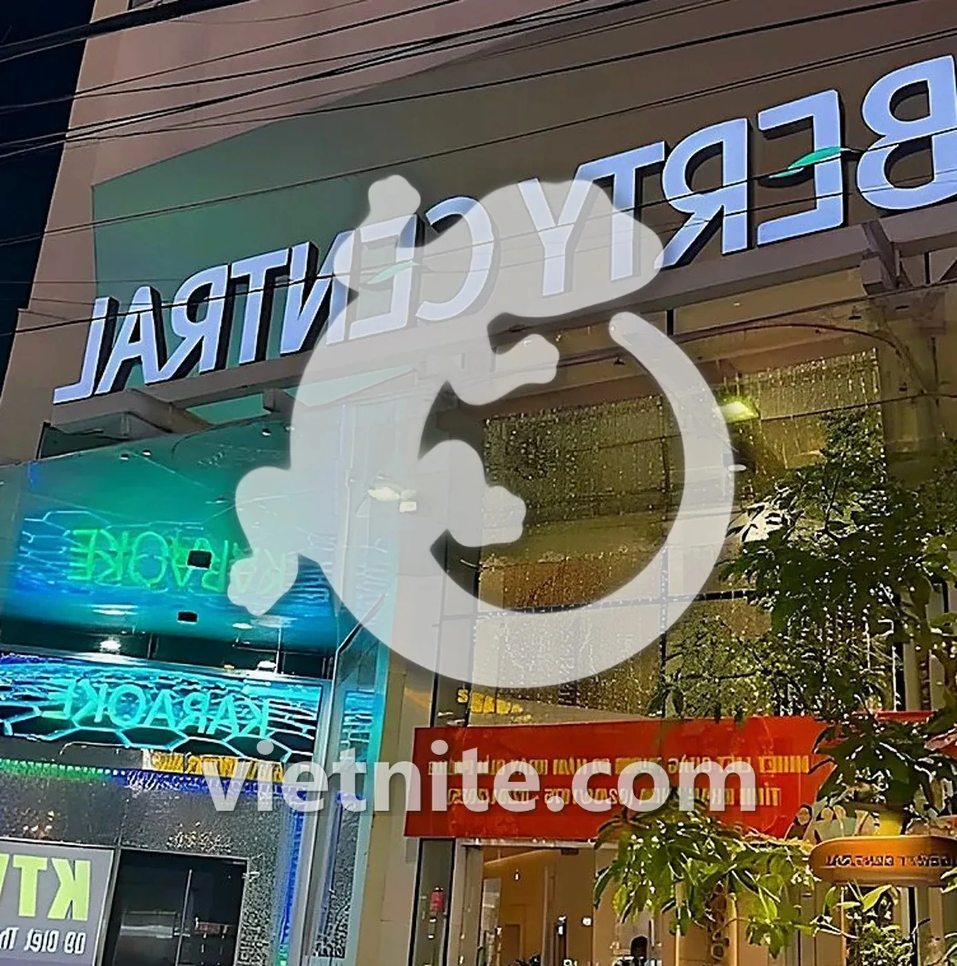 나트랑 리버티 가라오케 외관과 간판