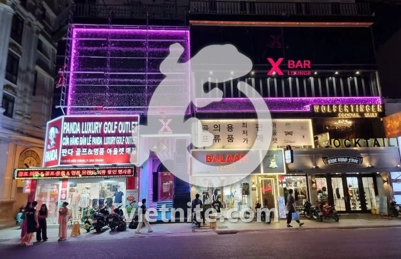 나트랑 X바 라운지 건물 상층 간판 — 1층 PANDA LUXURY GOLF OUTLET과 BALAAN PARIS 매장 사이 입구